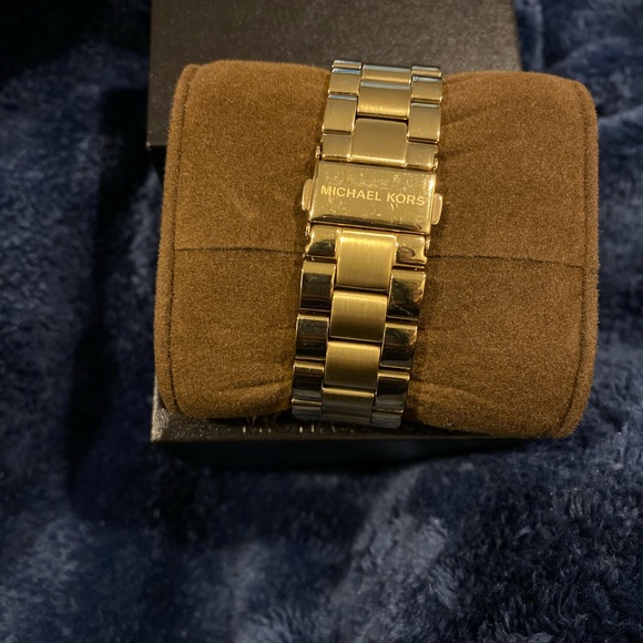 Michael Kors Gold Tone Mid Size Watch Women - Picture 5 of 7